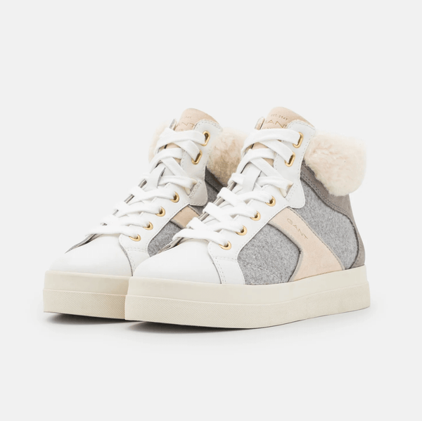 GANT Sneakers Avona Beige featuring a mix of smooth leather and faux fur for a stylish look.