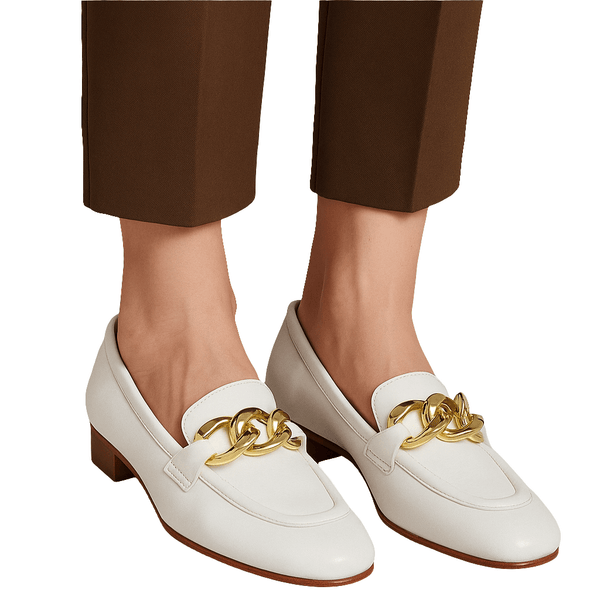 Pantofi dama din piele naturala alba cu detalii aurii, stil elegant, colectia Primavara/Vara 2025.