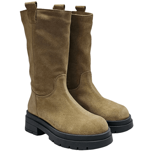 Cizme din piele naturala intoarsa taupe, cu toc de 5 cm, stil modern, perfecte pentru toamna iarna 2024, made in Italy.